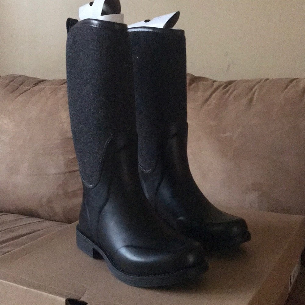 NWOB Ugg Reignfall size 8
